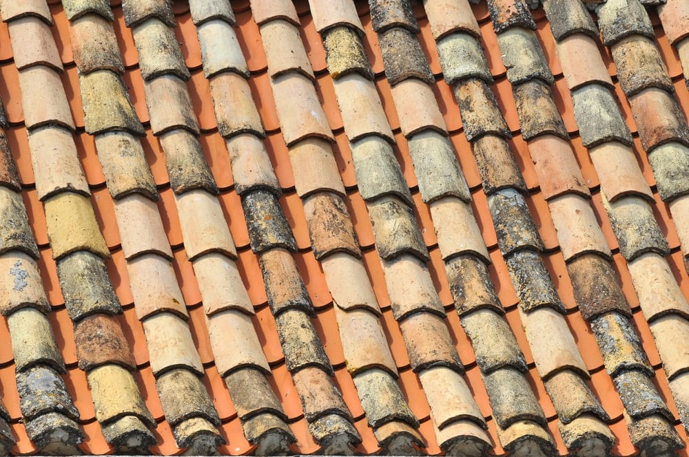 rows of roman roof tiles on a house in the Mediterranean area